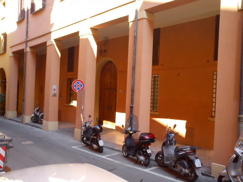 via Borgonuovo 10 - Bologna